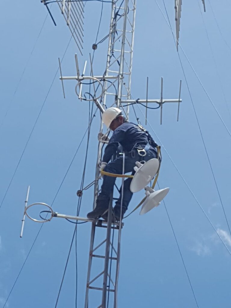 CMG-SOLUTIONS_unifi-torre-instalacion